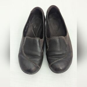 Clarks Womans Comfy Slip On Shoe Brown Leather Size 8.5M